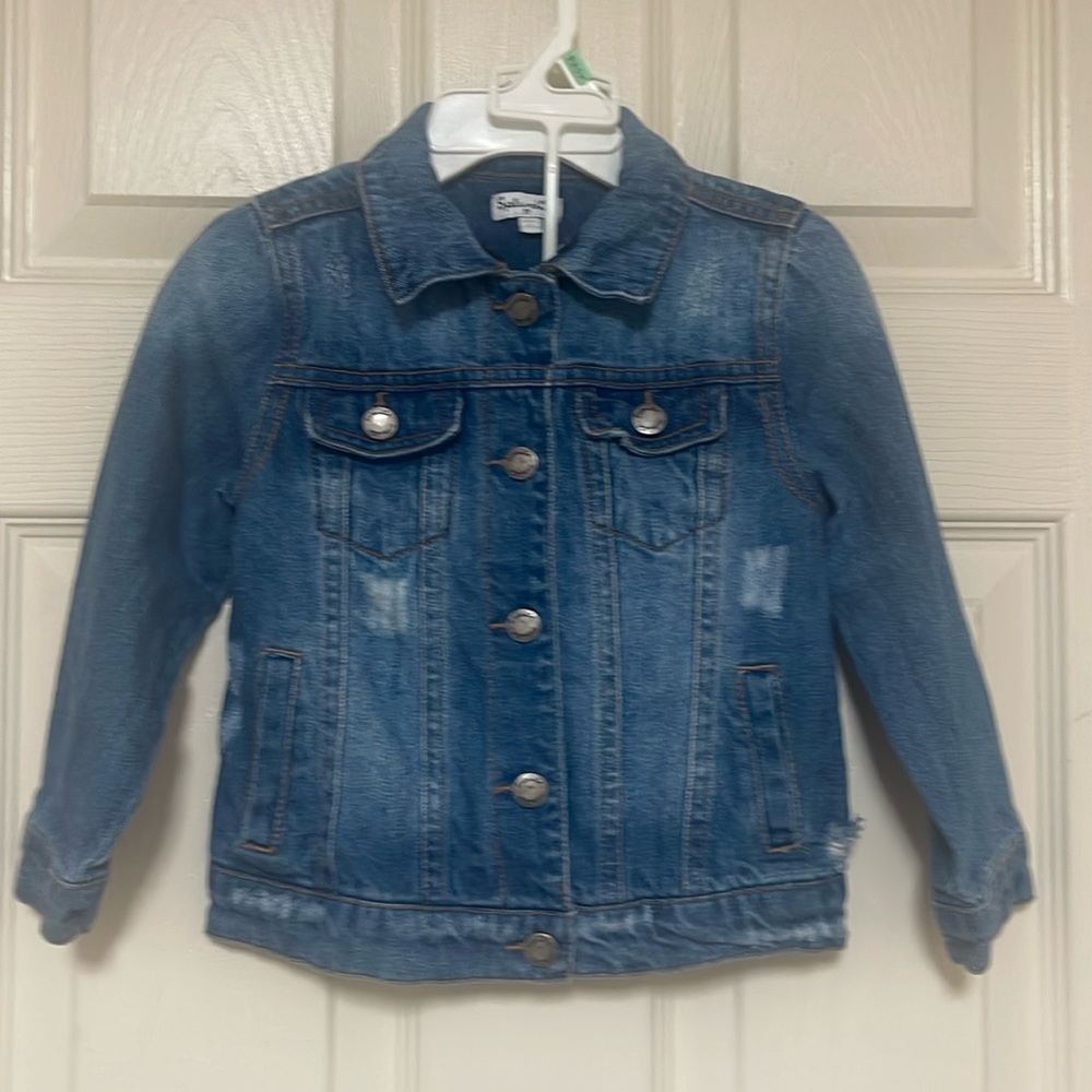 Splendid blue jean jacket size 3T. Used but really good condition.